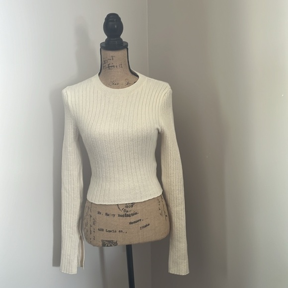 NWOT zara sweater with slit sleeves - Picture 5 of 6
